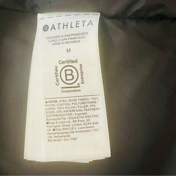 ♥️ Athleta Downtown Gold Puffer Vest - Picture 13 of 13